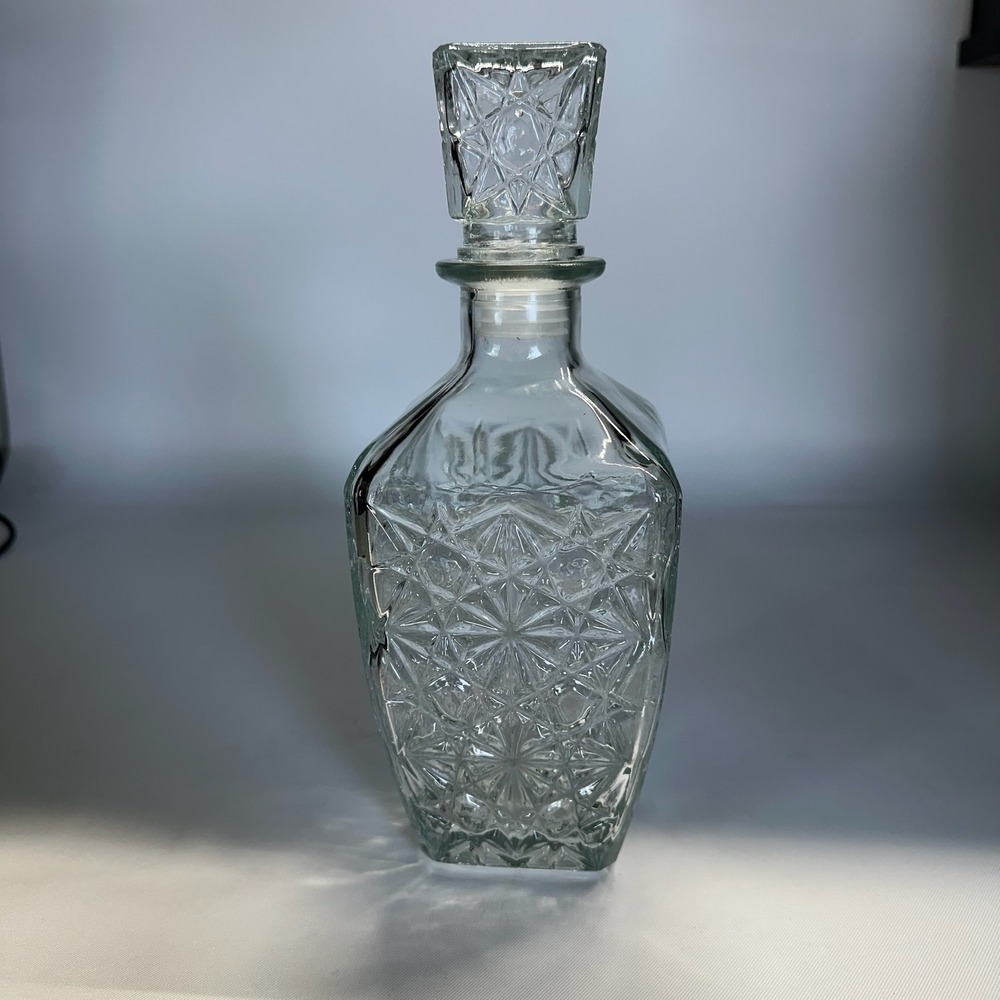 Elegant Bormioli Rocco Dedalo Whiskey Decanter 9" Tall Made in Italy Geometric